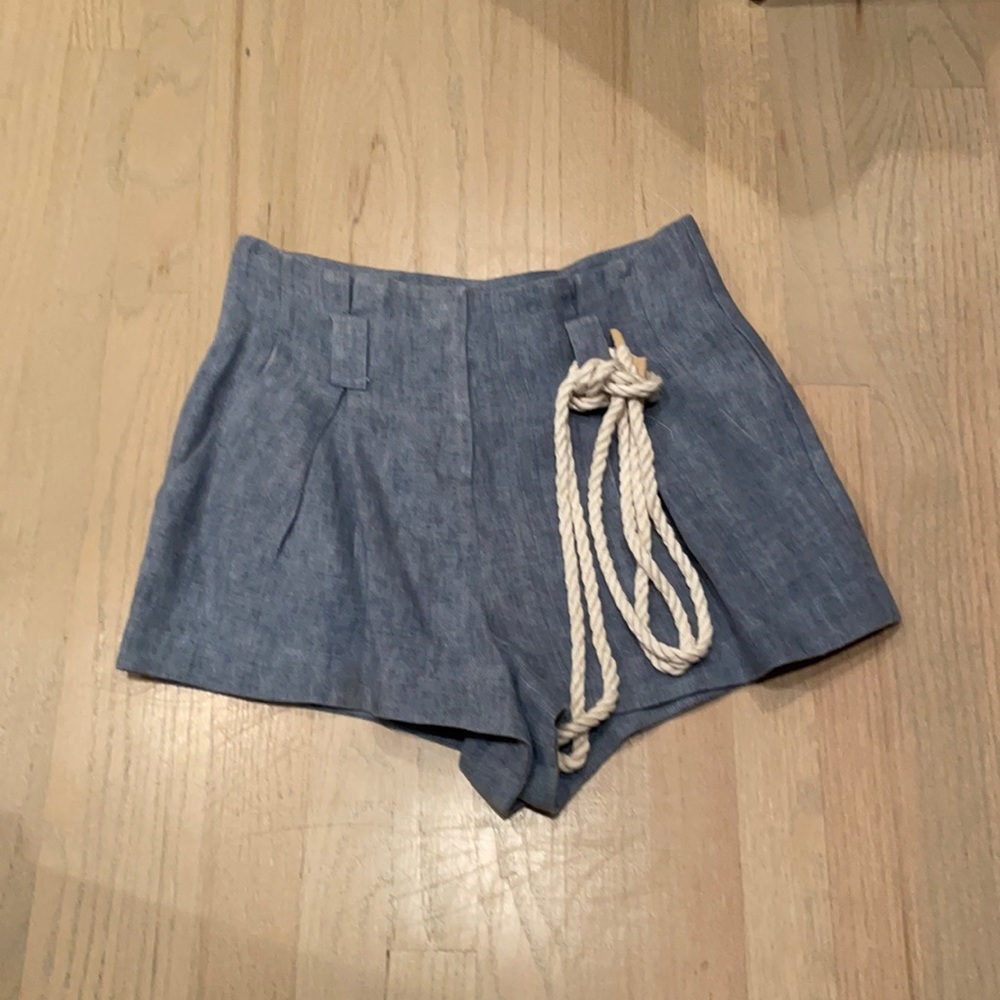 Shorts with belt